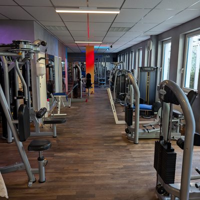 TopFit Fitness- und Gesundheitszentrum - Feucht: Fitnesstraining für alle. Verbessere Deine Gesundheit und steigere Dein Wohlbefinden.