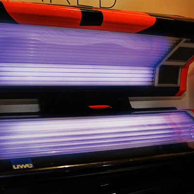 TopFit Fitness- und Gesundheitszentrum - Feucht: Tank Sonnenglück im Solarium! Gesunde Bräune & Vitamin D Boost warten auf Dich. Starte jetzt strahlend!